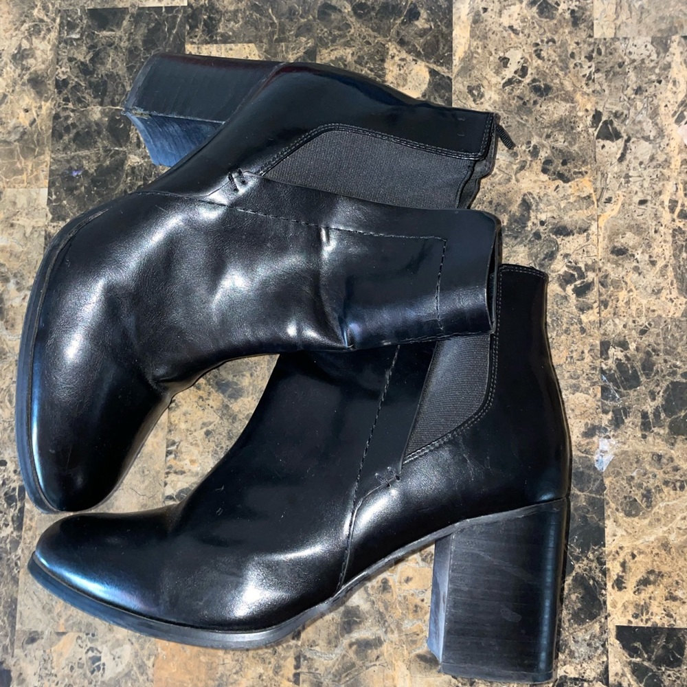 Brand: H&M - Size: 8 - Style: Dress Booties